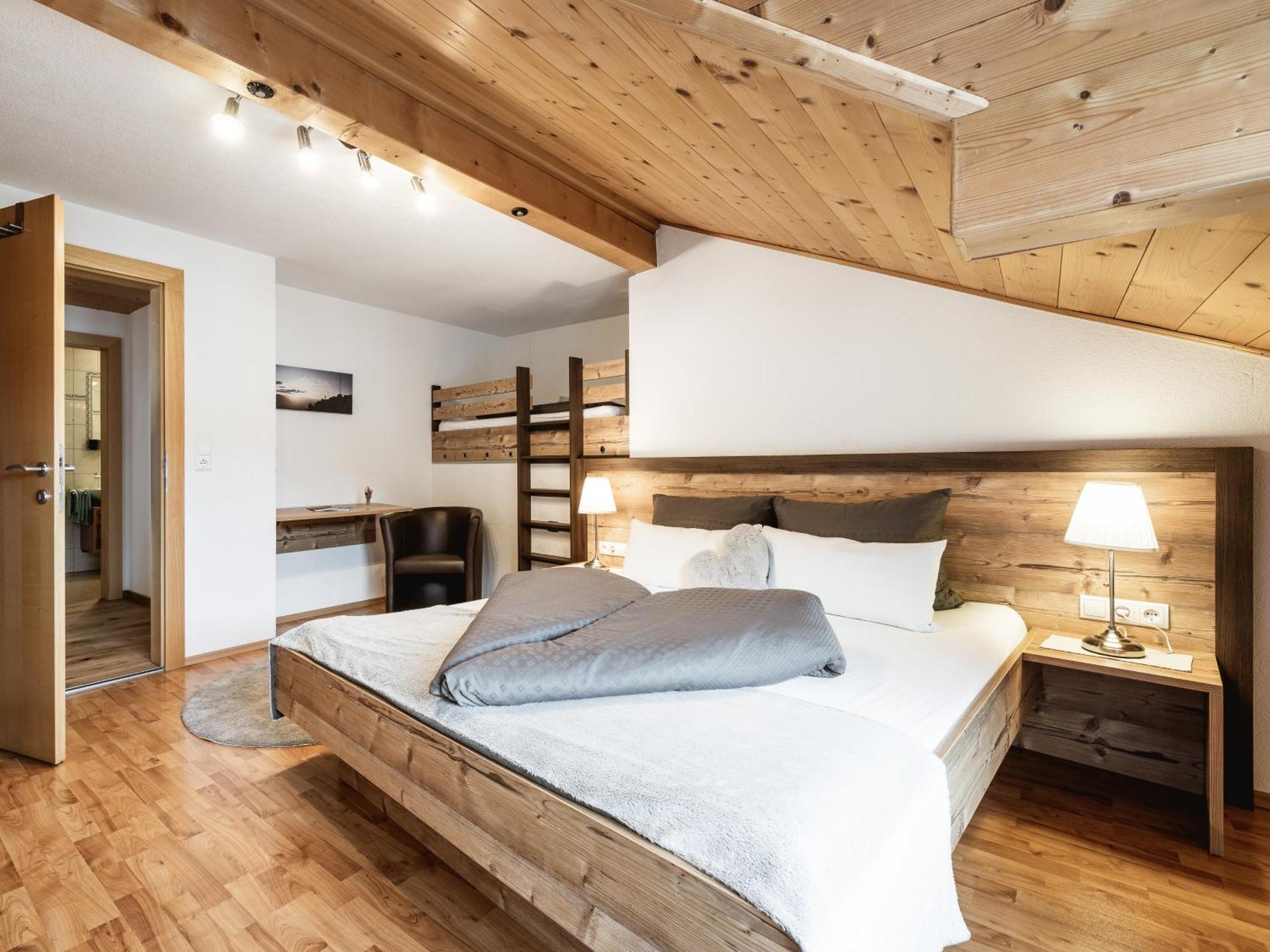 Alpenapartments Риед им Оберинтал Екстериор снимка